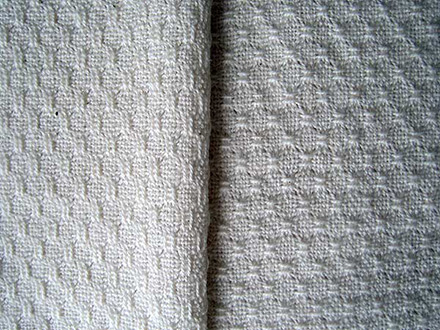 Tissage : Toile suédoise respectant le motif alterné de toile (recto/verso).