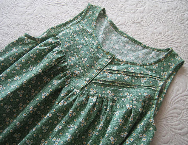 Chemise de nuit pour dame.