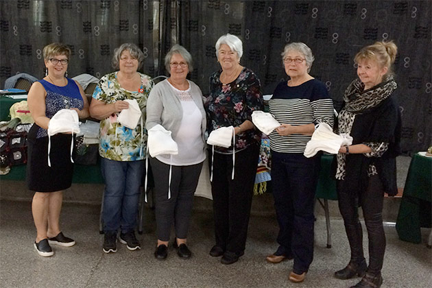 Remise de 12 nids d'ange à l'Association des bénévoles de l'Hôpital Ste-Croix.