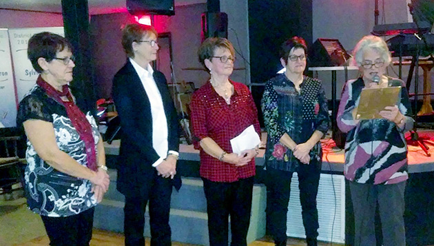 Plusieurs représentantes du Conseil d'administration du Cercle Pierre-Baptiste accompagnés d'une représentante de la Fédération 08.