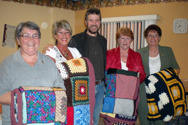 Remise des couvertures à la Maison Habit-Action.