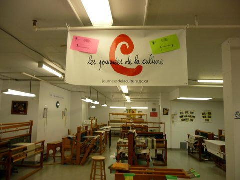 Visite du local de tissage.